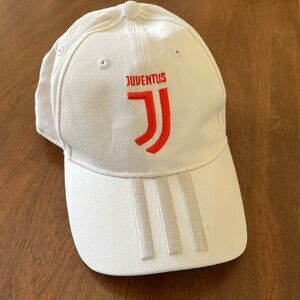 Adidas adjustable Juventus 2019/20 away cap